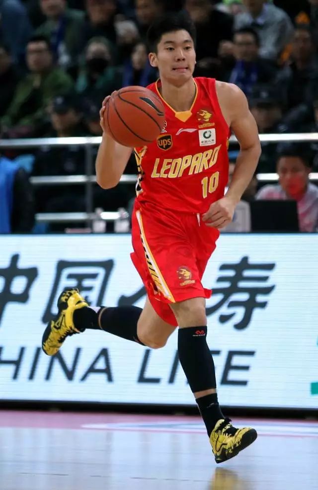 队长发威领先球队奋力保住胜利
